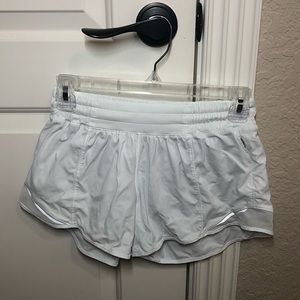 Lululemon Hotty Hot Low Rise Lined Short 
4” - Size 4, White